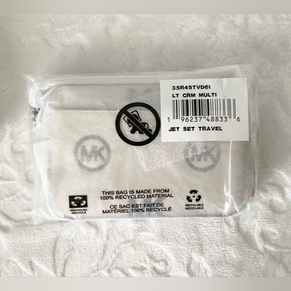 Michael Kors embossed logo chain card case with box NWT - Picture 4 of 6